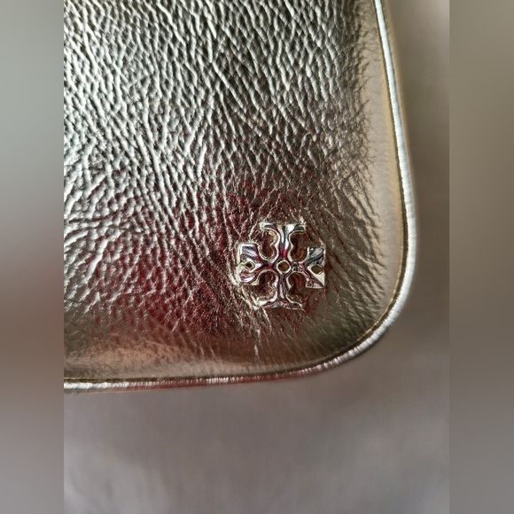 Tory BurchSmall Mercer Metallic Leather Shoulder Bag - Picture 8 of 9